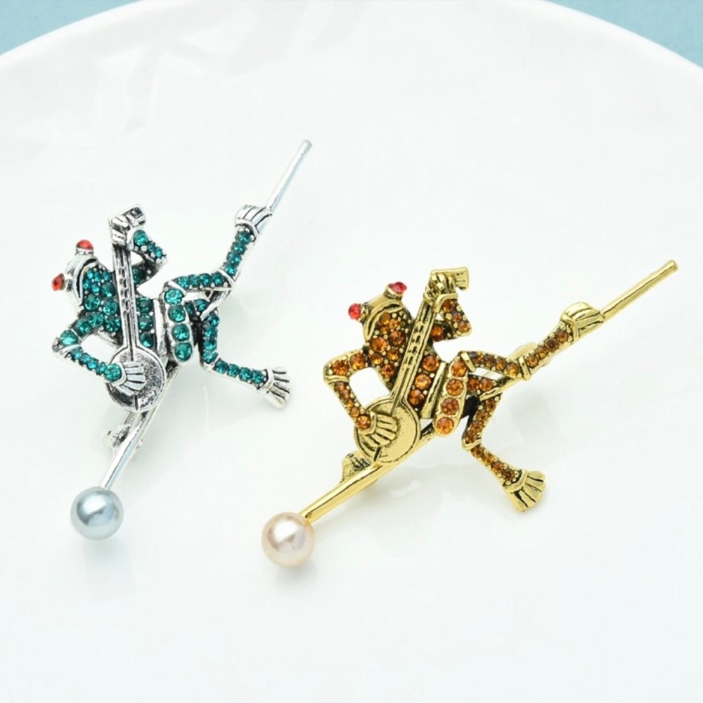 Vintage Playing Guitar Frog Brooches For Women Designer Cute 2-color Rhinestone